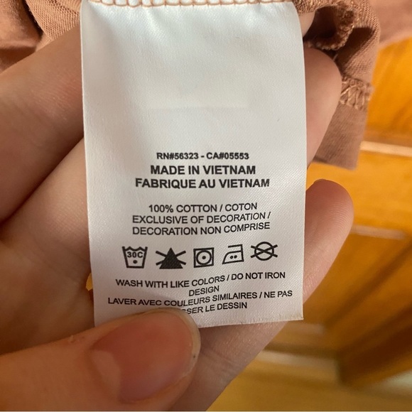 Never Worn Nike Tee Short Sleeved Nude Colored Crop Top! - Picture 5 of 5